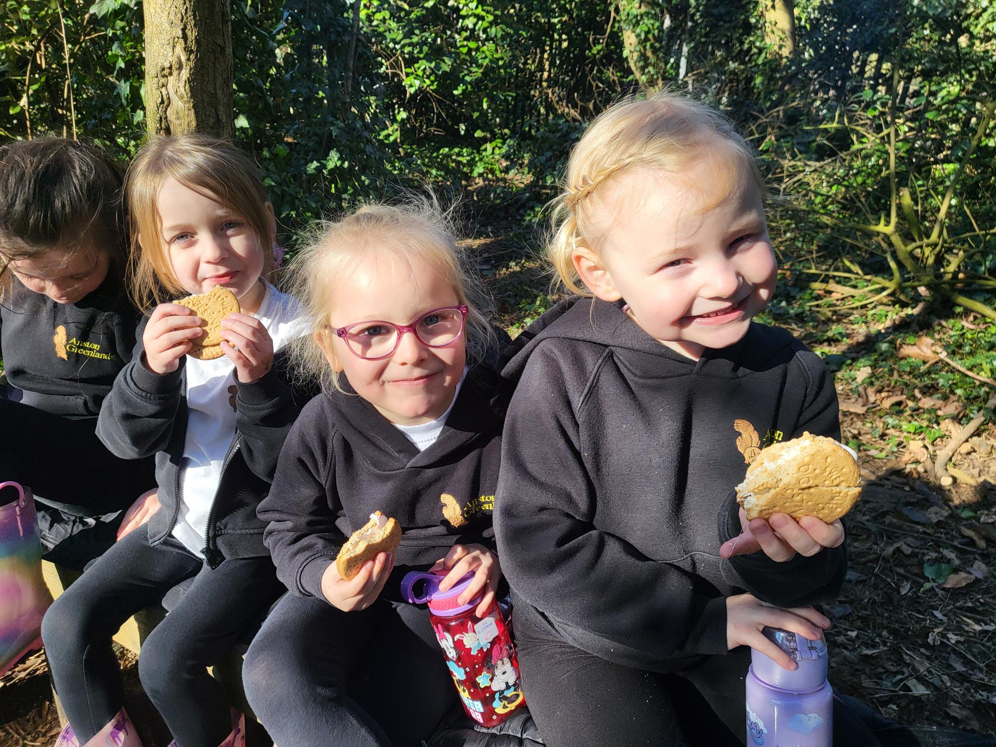 Wrens Forest School Fun – Toasting marshmallows